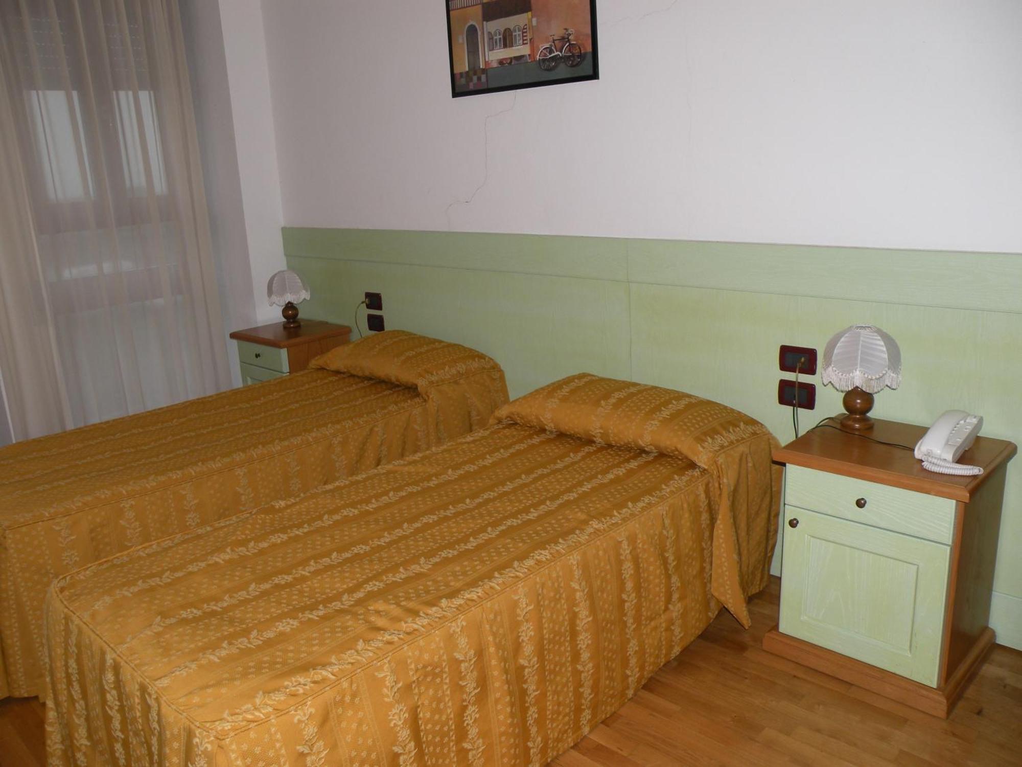 Hotel Ristorante Il Pirata San Vito di Leguzzano ห้อง รูปภาพ