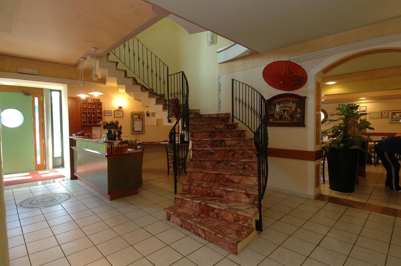 Hotel Ristorante Il Pirata San Vito di Leguzzano ภายนอก รูปภาพ