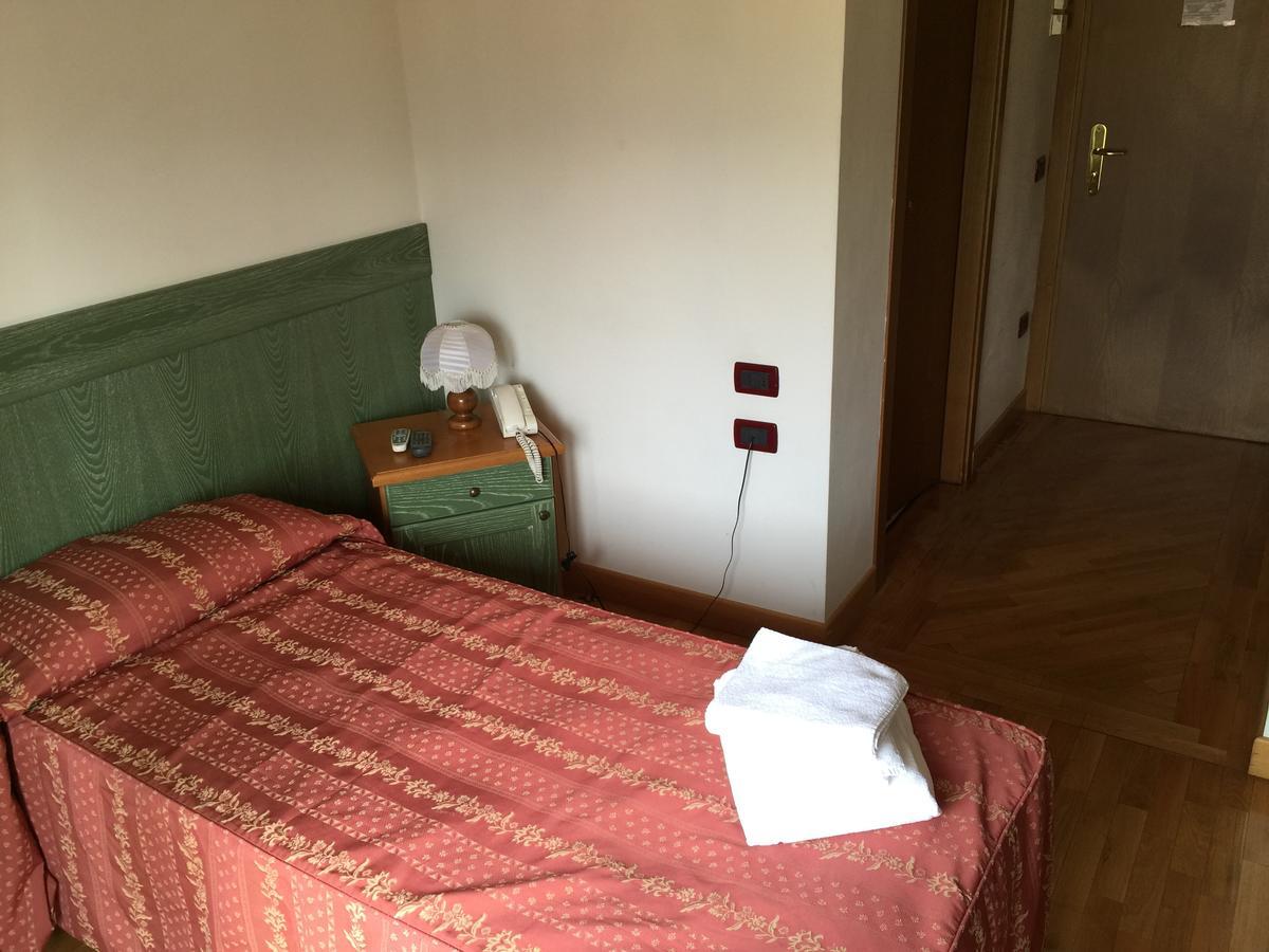 Hotel Ristorante Il Pirata San Vito di Leguzzano ภายนอก รูปภาพ